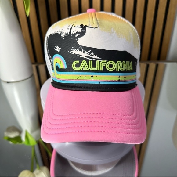 EUC Unisex California Riptide Valin SnapBack Trucker Hat by American Needle - Picture 1 of 6